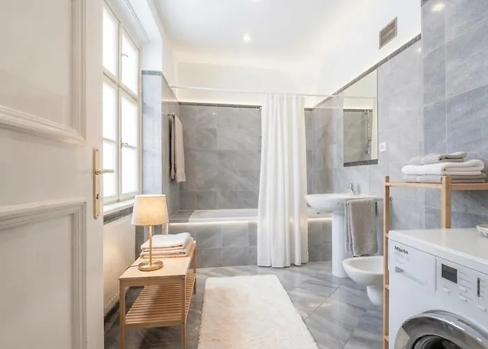An Exclusive Sanctuary By Am Hof Apartament